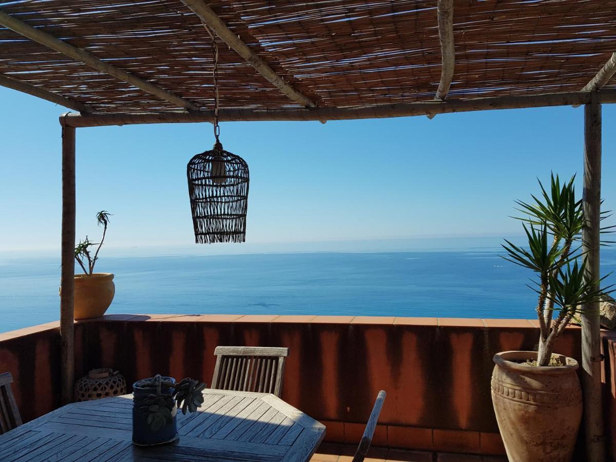 La BouganVilla Charme&Relax vista mare Finale Ligure Esterno foto