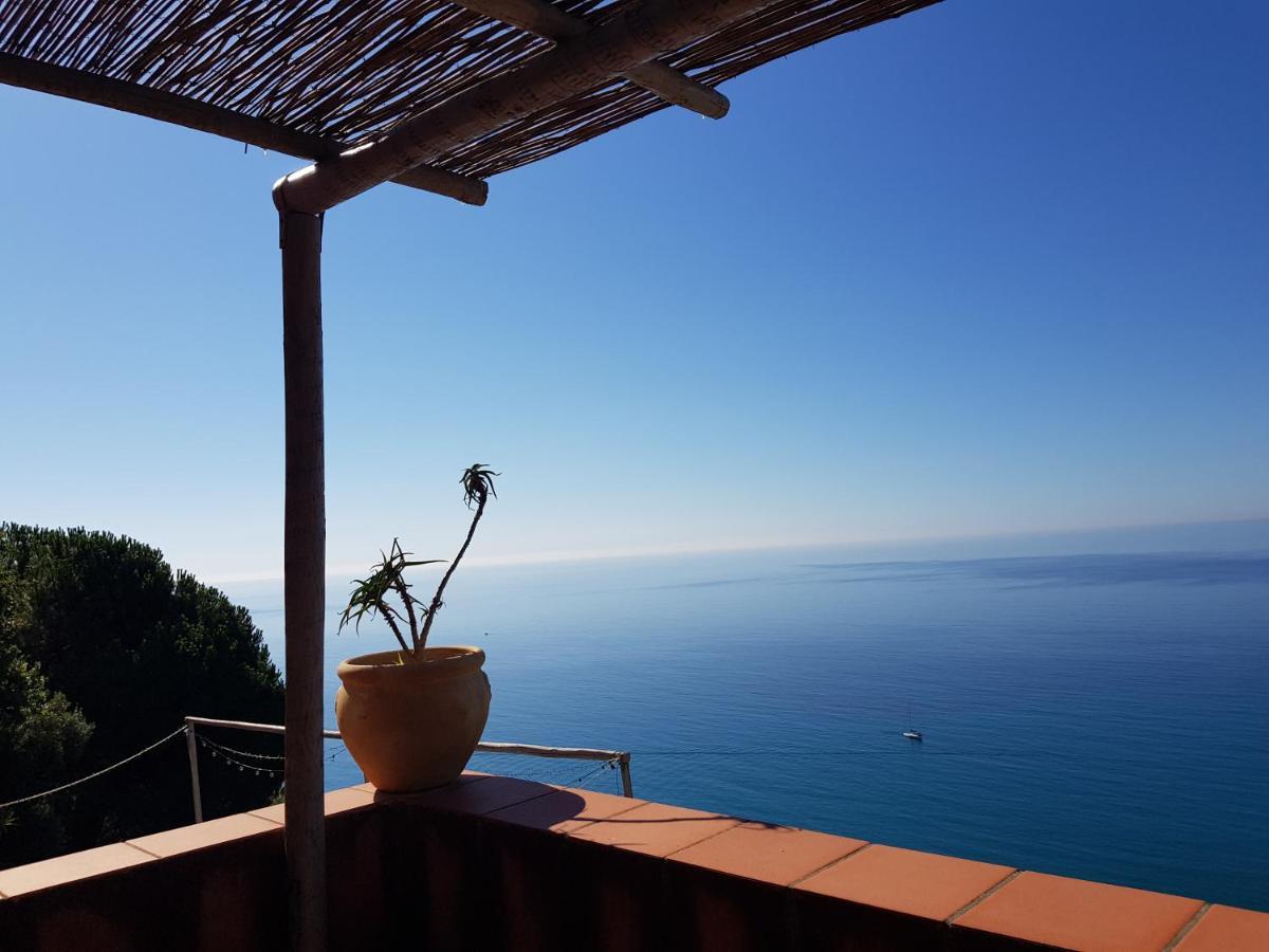 La BouganVilla Charme&Relax vista mare Finale Ligure Esterno foto