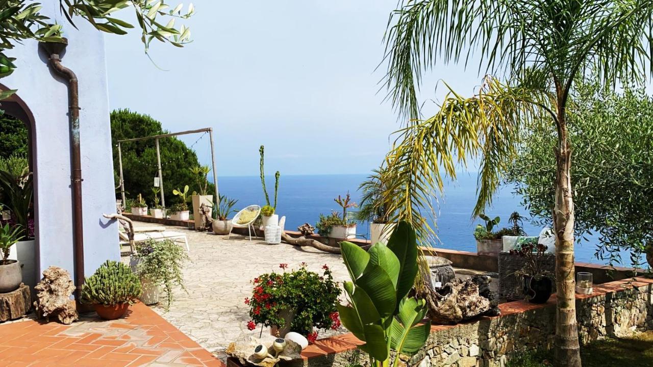 La BouganVilla Charme&Relax vista mare Finale Ligure Esterno foto